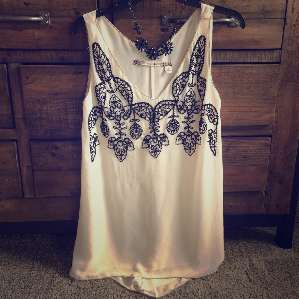 Beautiful beaded tunic 🖤